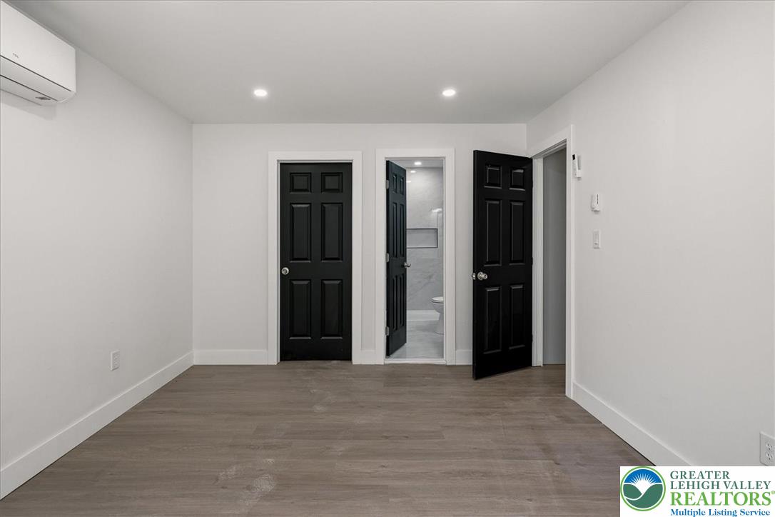 8592 Periwinkle Drive Property Photo 10