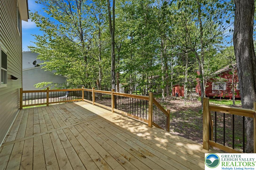 8592 Periwinkle Drive Property Photo 18