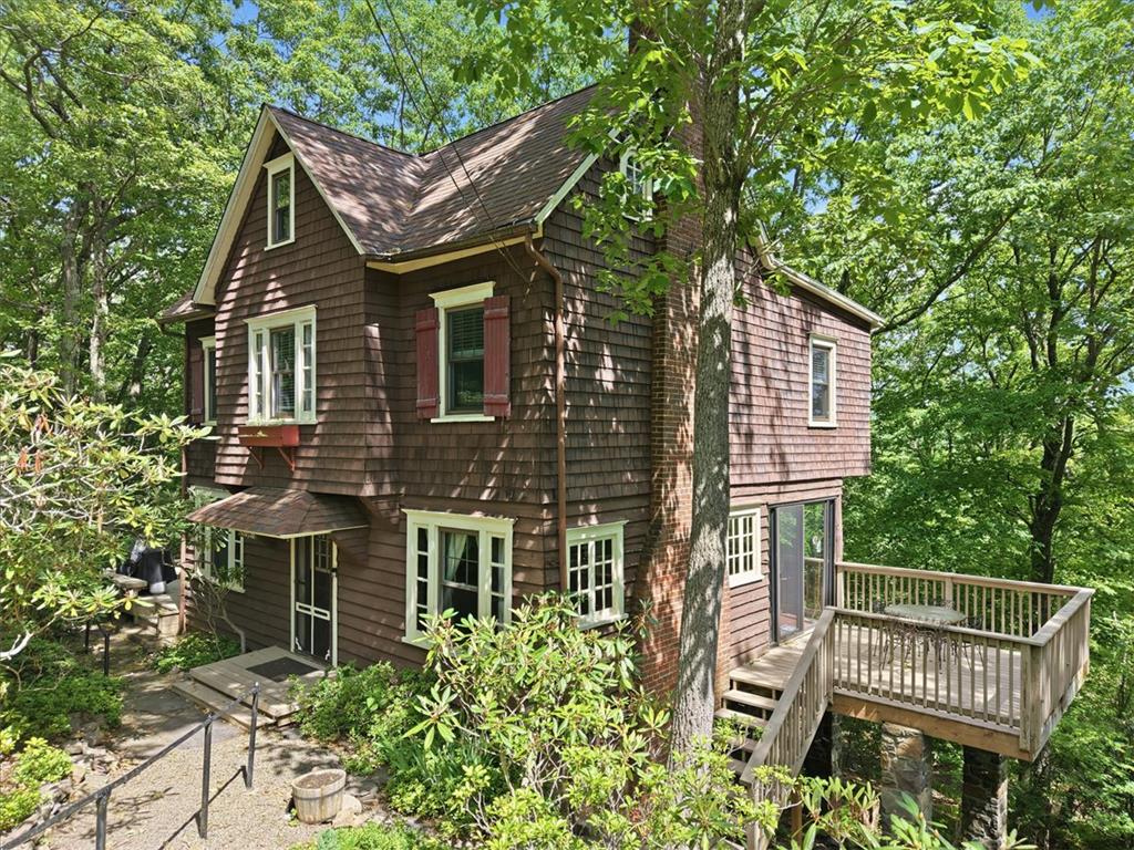 90 Oak Lane Property Photo 2