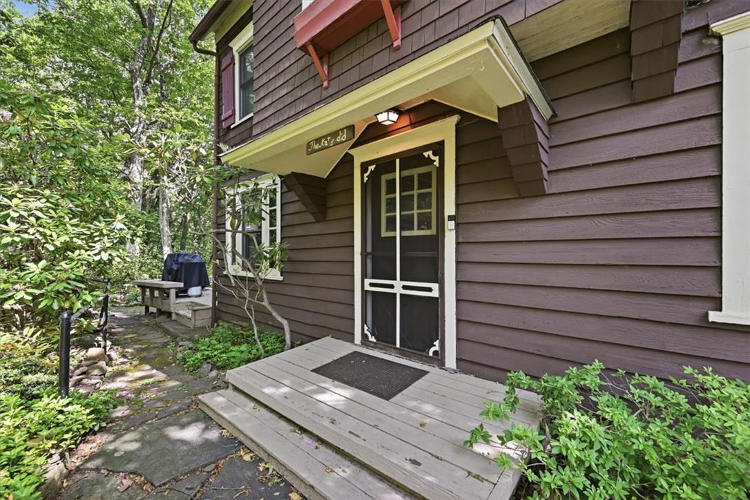 90 Oak Lane Property Photo 3
