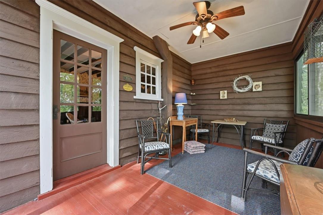 90 Oak Lane Property Photo 4