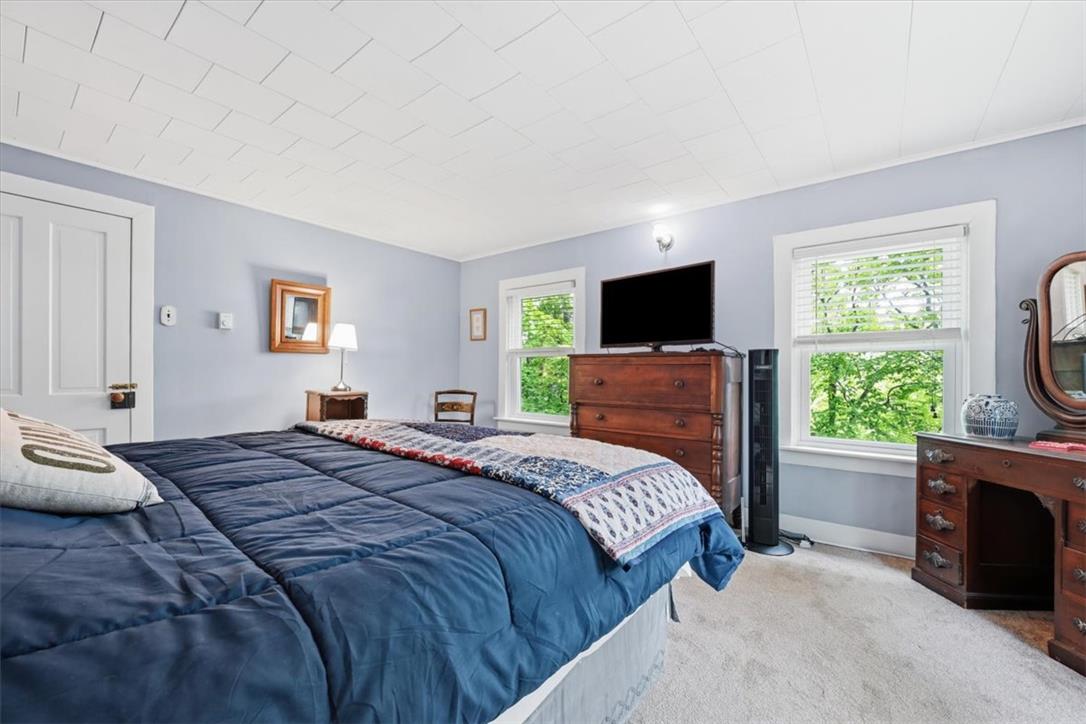 90 Oak Lane Property Photo 35