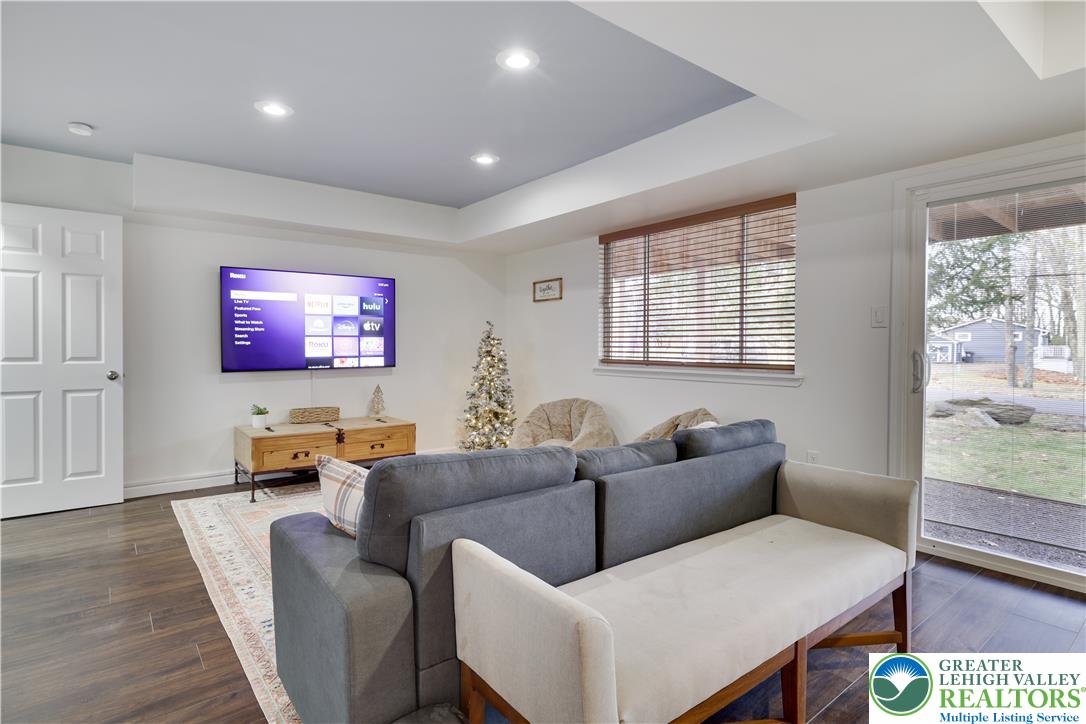 18 New Birch Street Property Photo 7