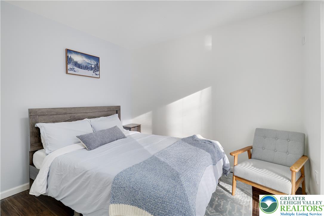 18 New Birch Street Property Photo 16