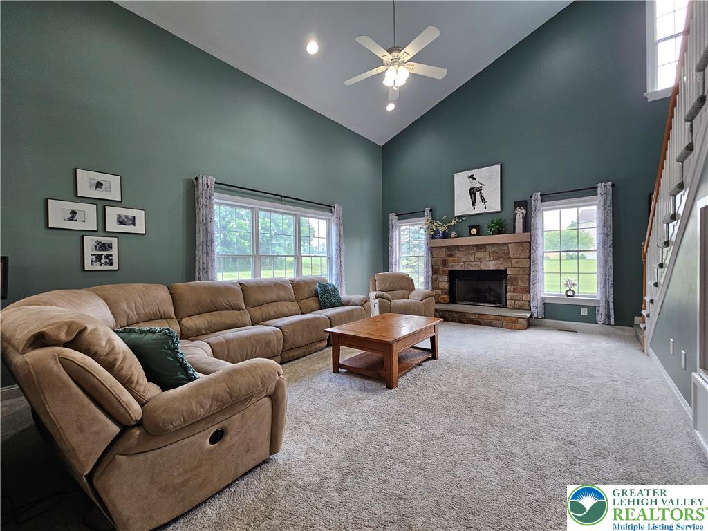 115 Fox Run Property Photo 6