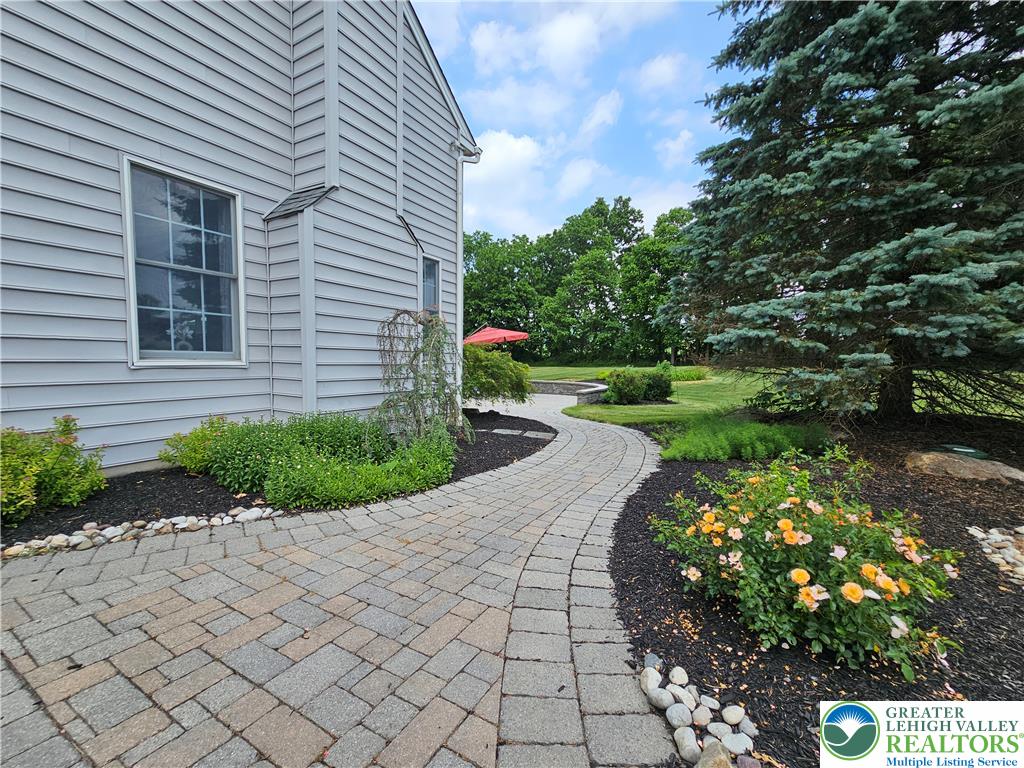 115 Fox Run Property Photo 17