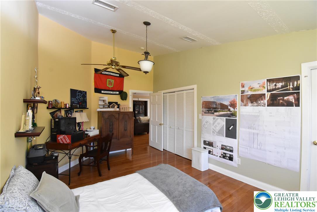 424 Grape Street Property Photo 53