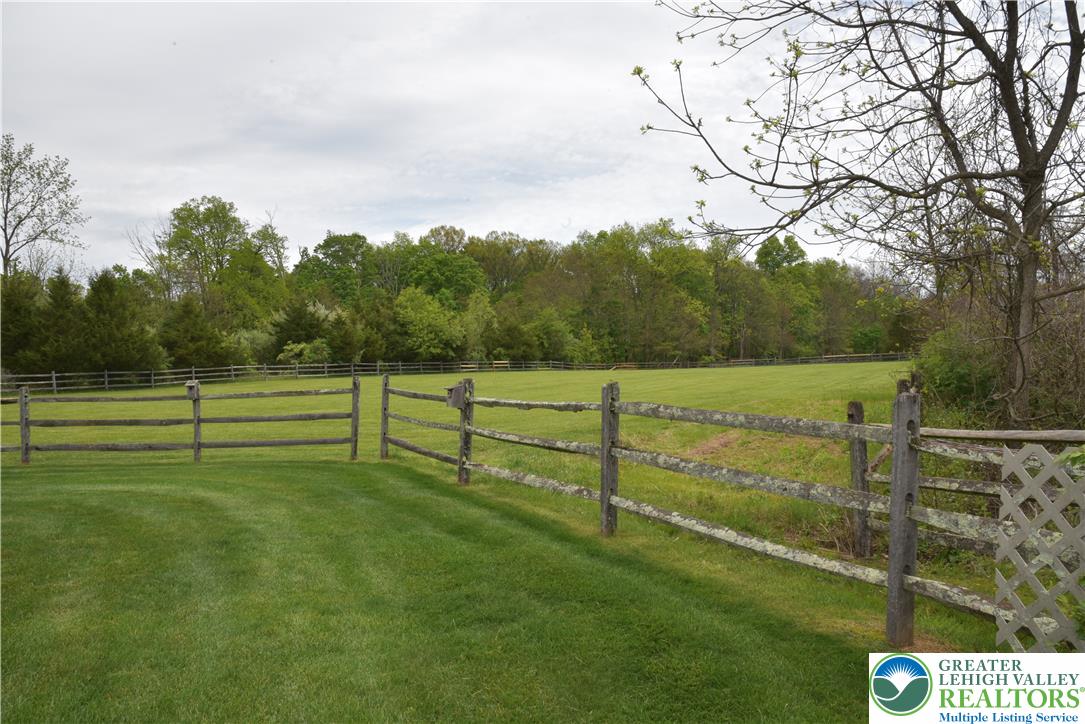 1084 Old School Rd Property Photo 17