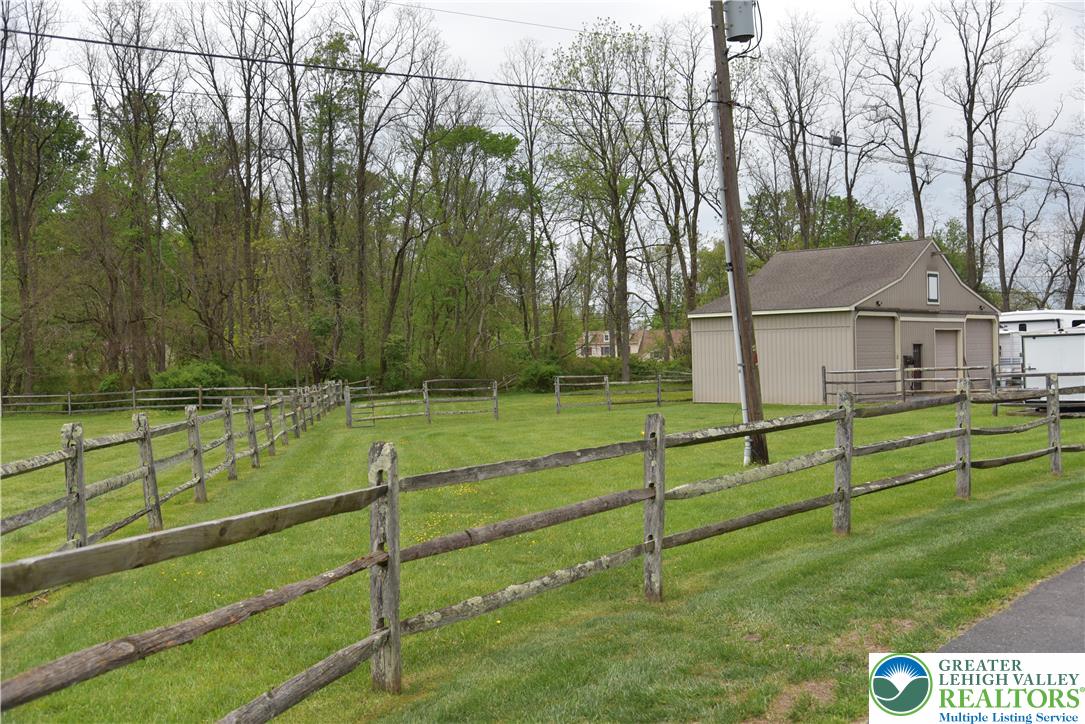 1084 Old School Rd Property Photo 18