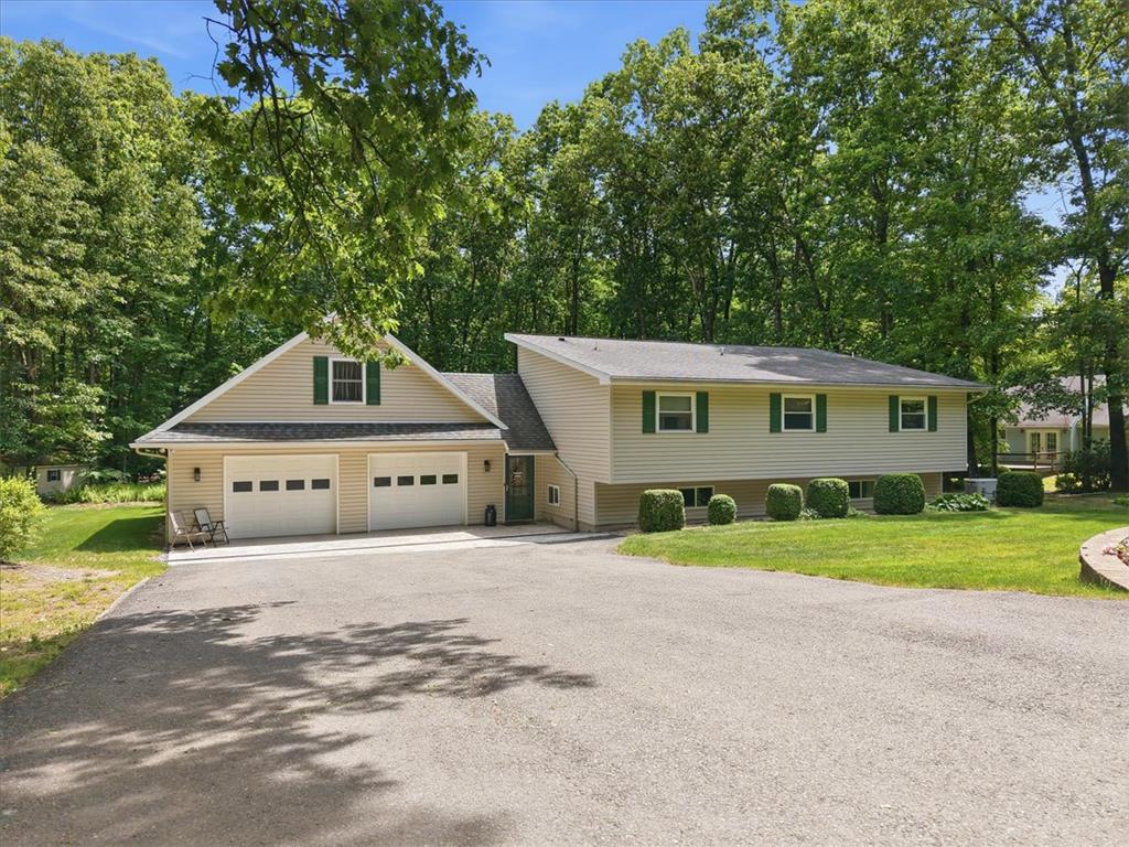 209 Manor Lane East Property Photo