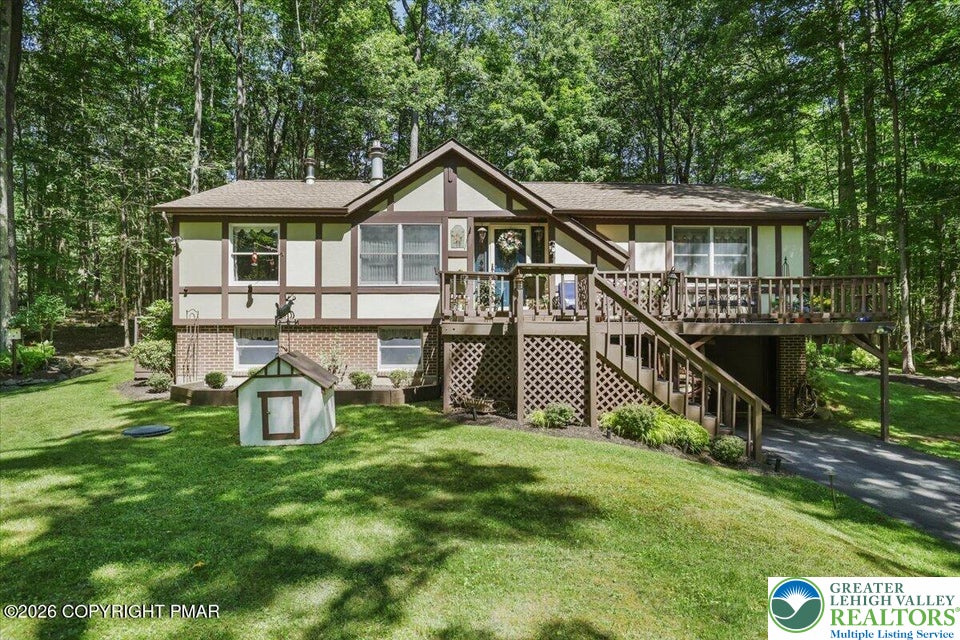 137 Outer Drive Property Photo 1
