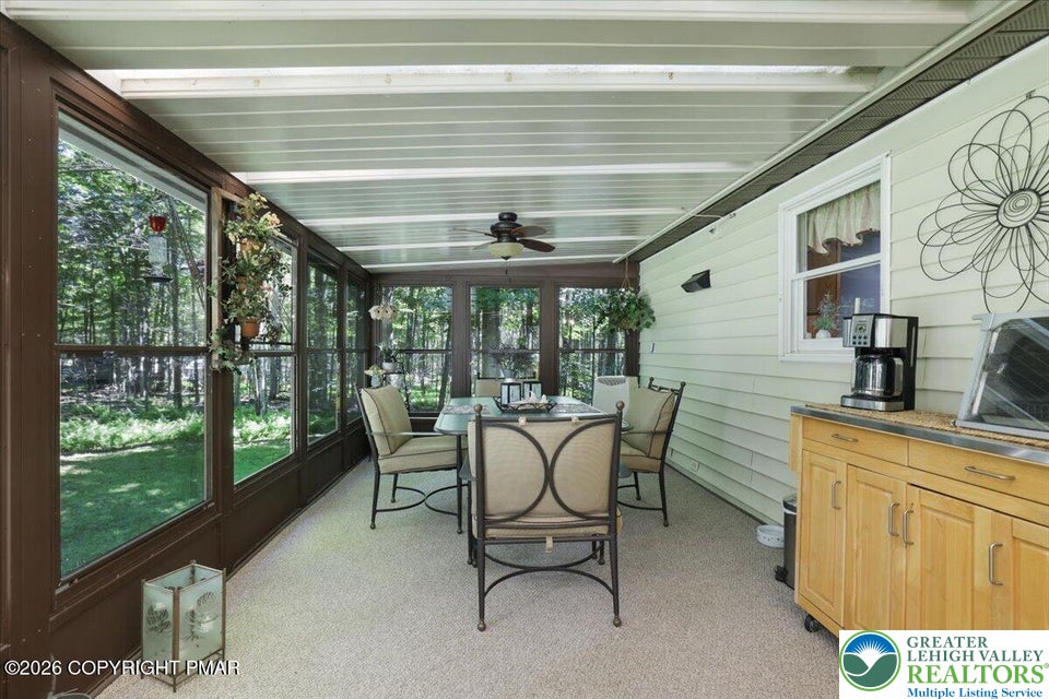 137 Outer Drive Property Photo 3