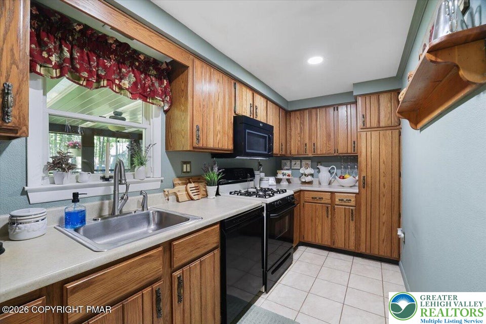 137 Outer Drive Property Photo 27