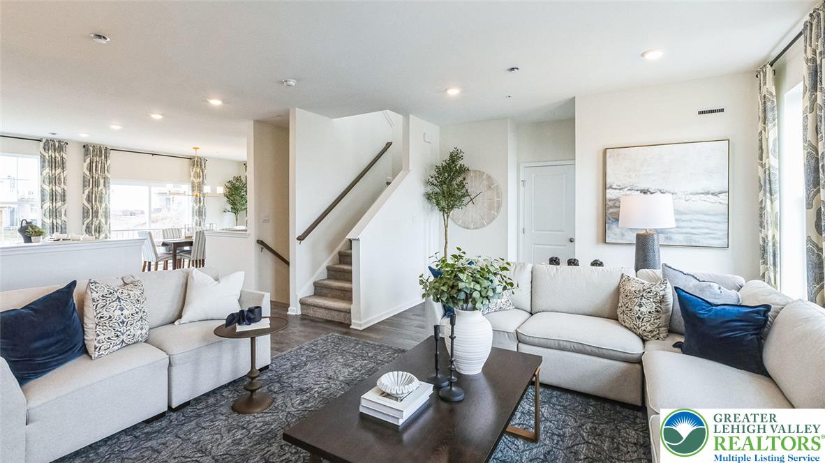 201 Winding Road Property Photo 8