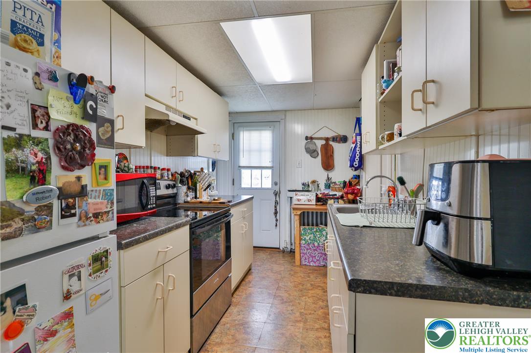 820 New Street Property Photo 6