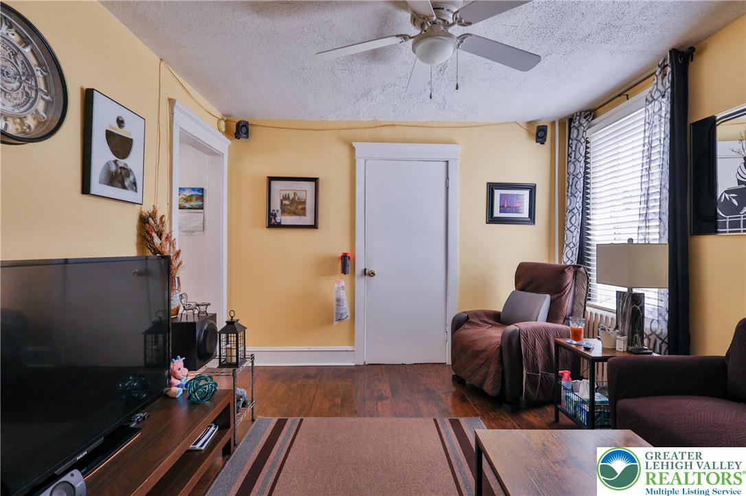 820 New Street Property Photo 19