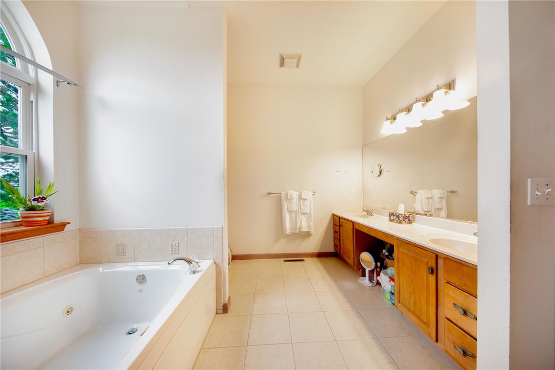 123 Chase Hollow Drive Property Photo 18