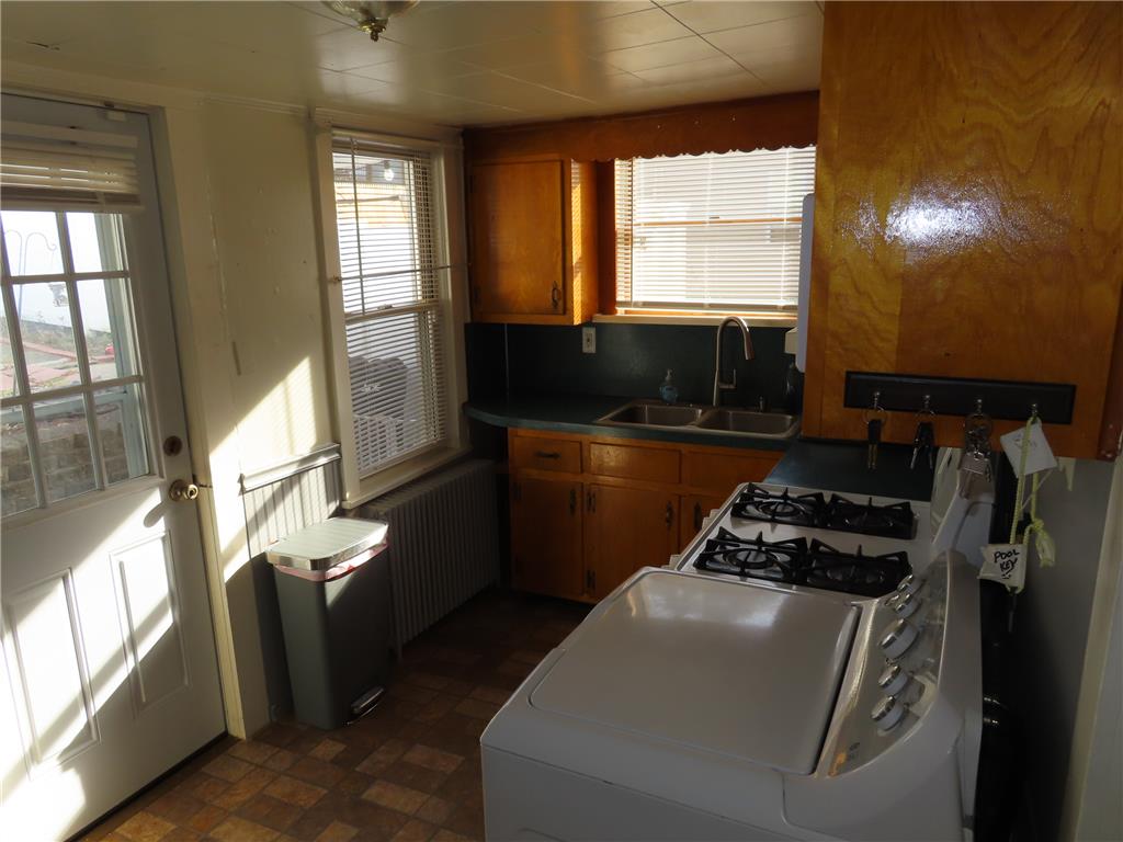412 3rd Street Property Photo 10