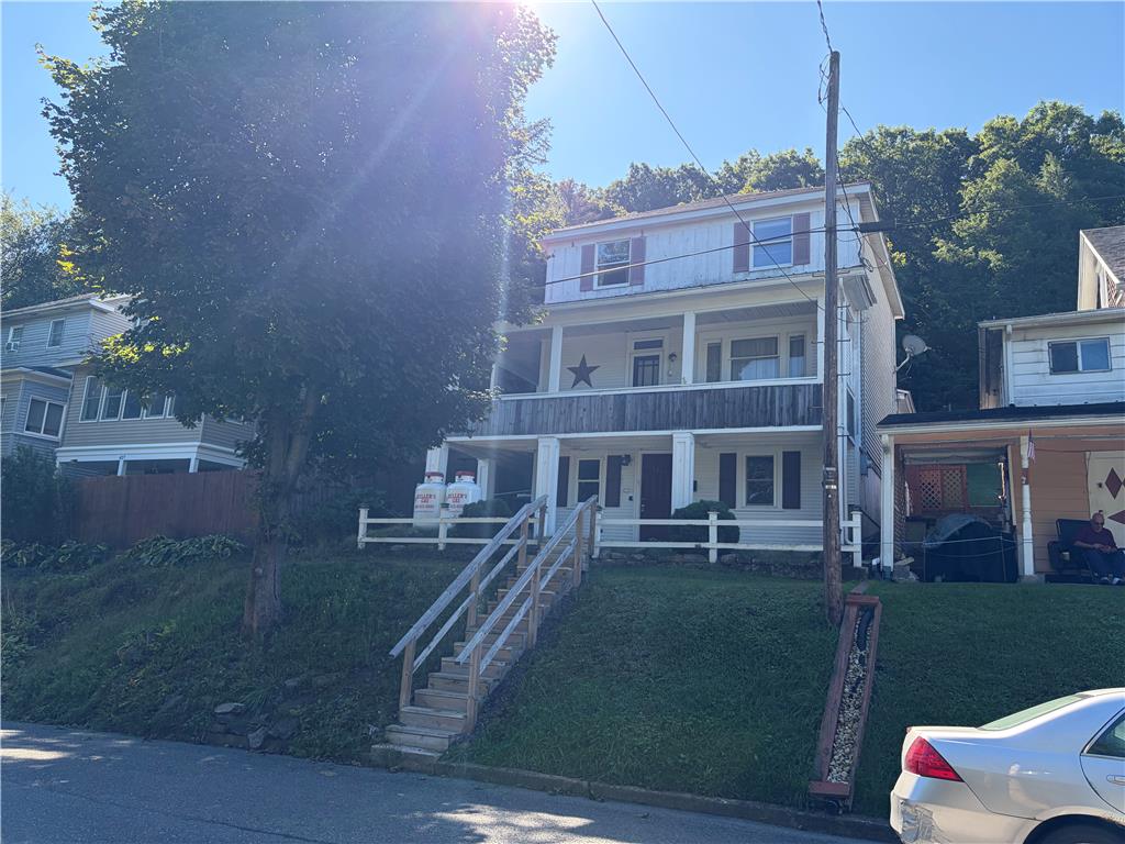 421 East Railroad Street Property Photo 1