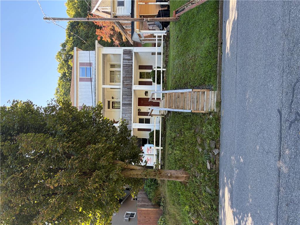 421 East Railroad Street Property Photo 2