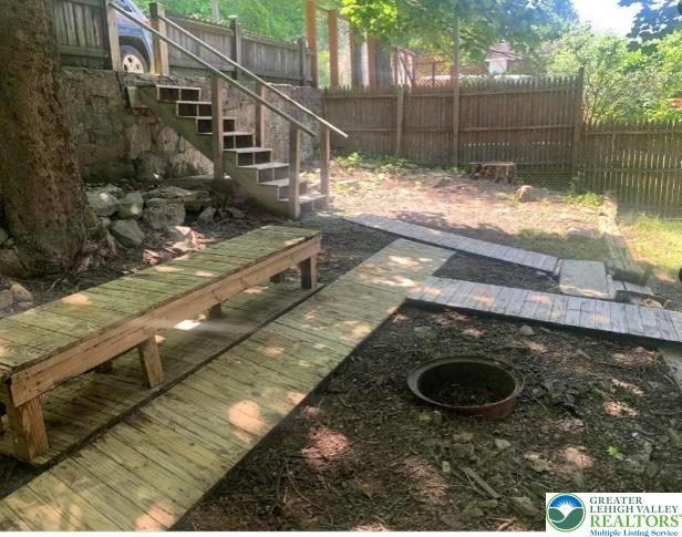 421 East Railroad Street Property Photo 4