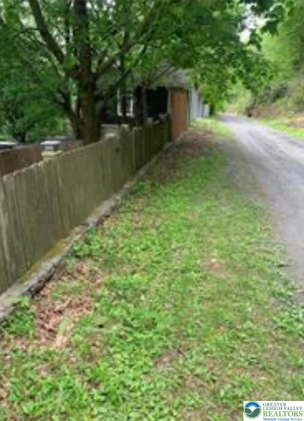 421 East Railroad Street Property Photo 6