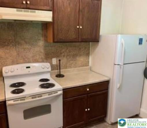 421 East Railroad Street Property Photo 11