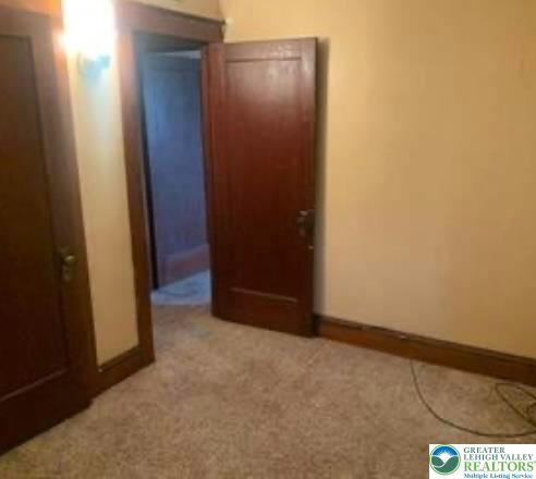421 East Railroad Street Property Photo 23