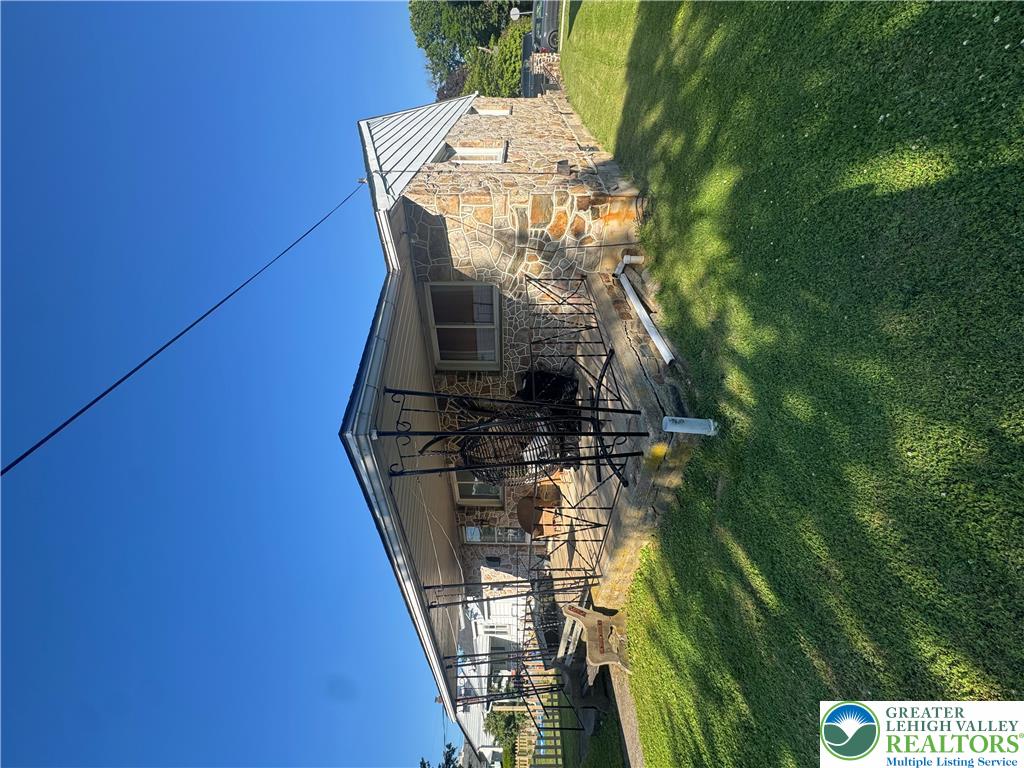 880 New York Avenue Property Photo 3