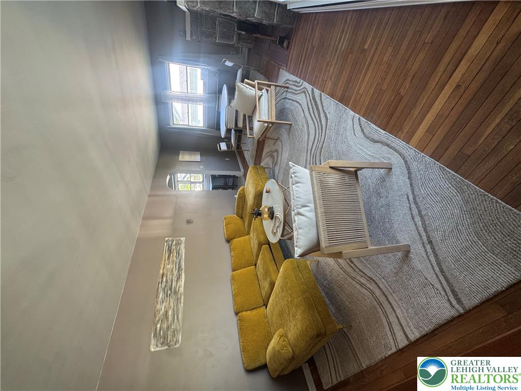 880 New York Avenue Property Photo 5