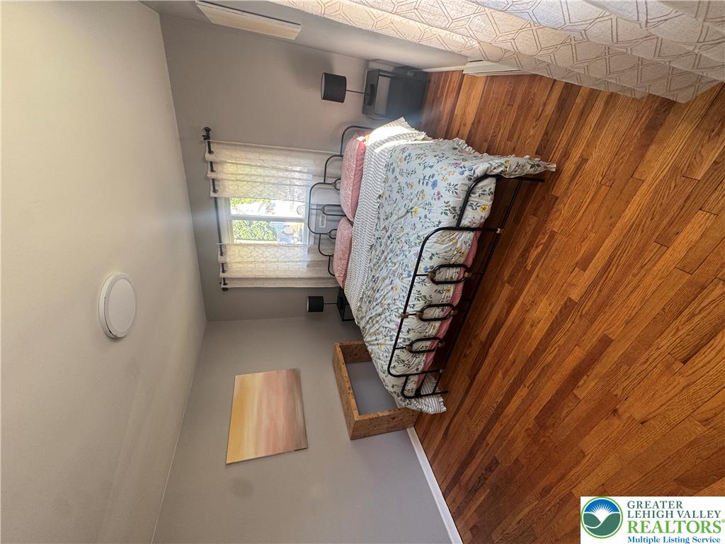 880 New York Avenue Property Photo 7