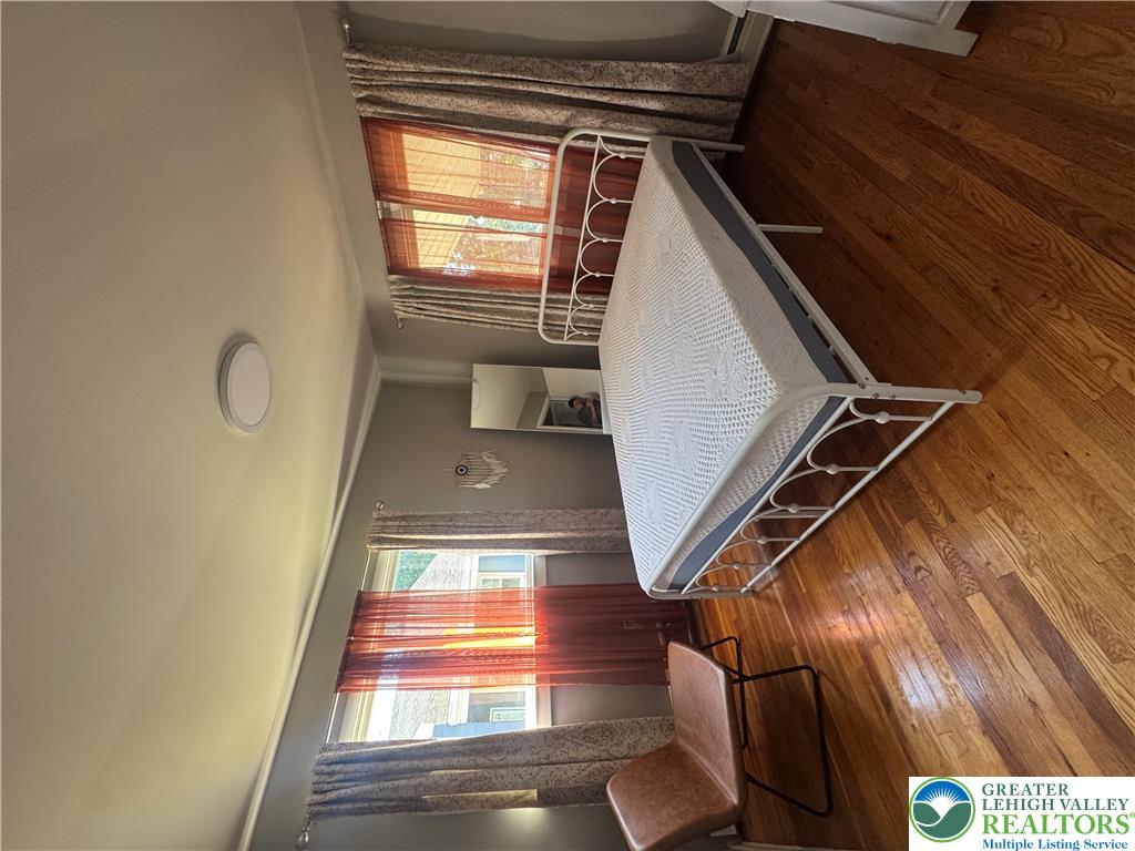 880 New York Avenue Property Photo 11