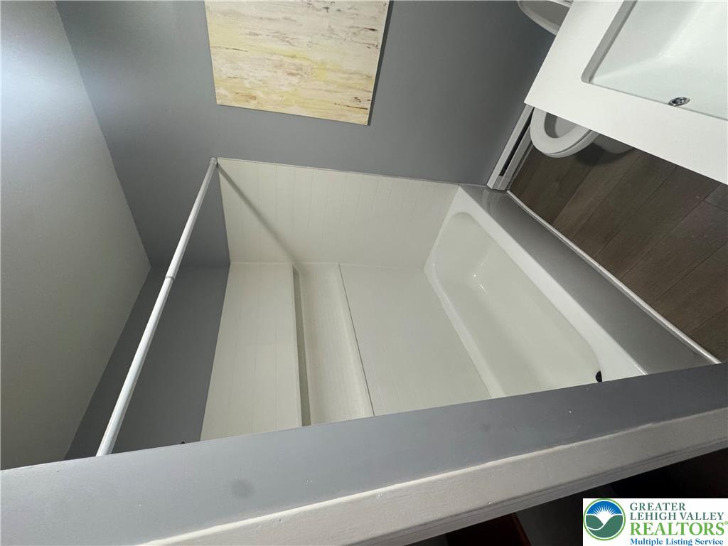 880 New York Avenue Property Photo 14