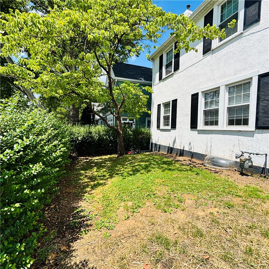 551 Park Property Photo 3