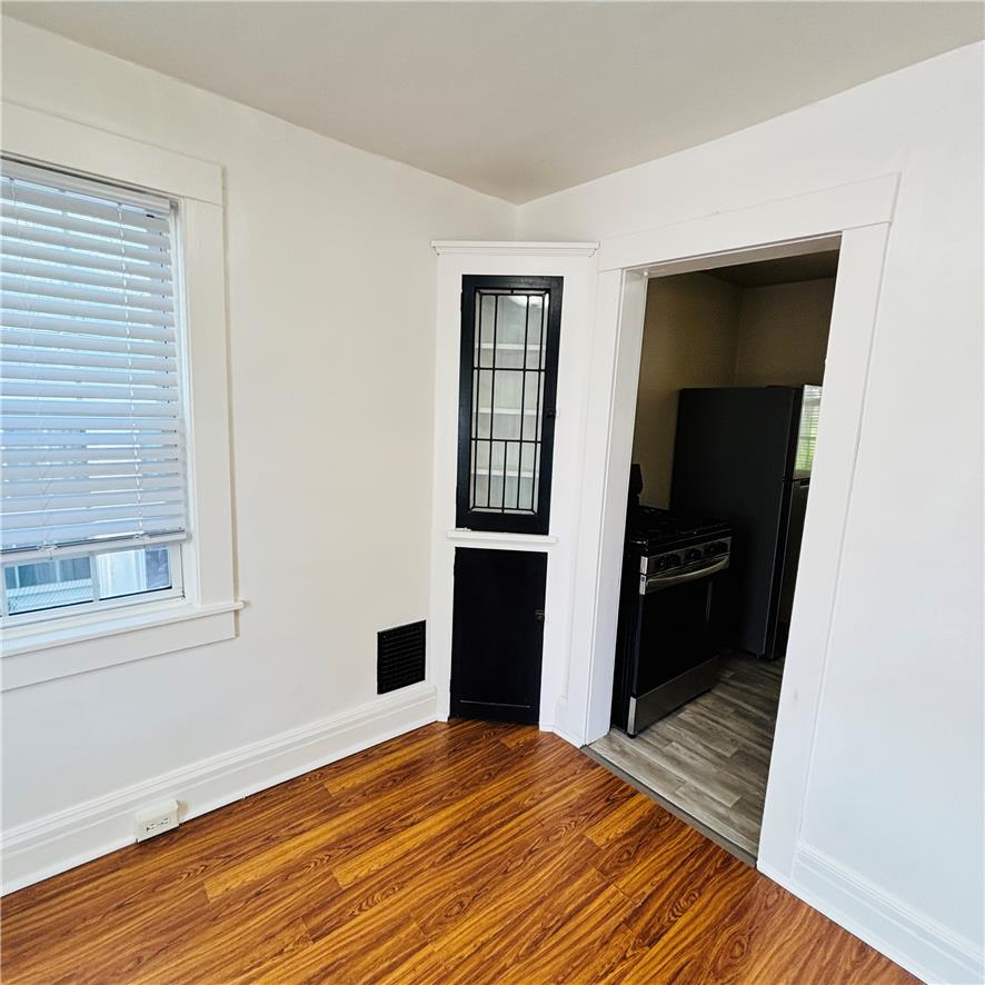 551 Park Property Photo 6
