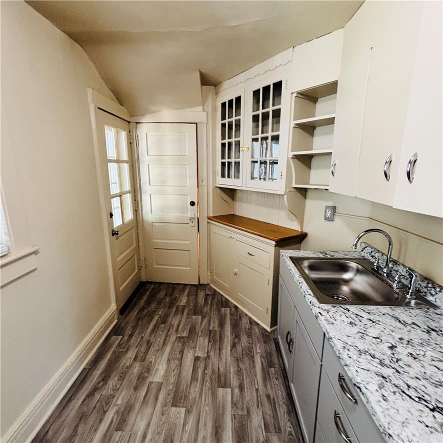 551 Park Property Photo 7