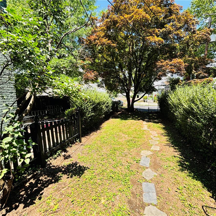 551 Park Property Photo 10