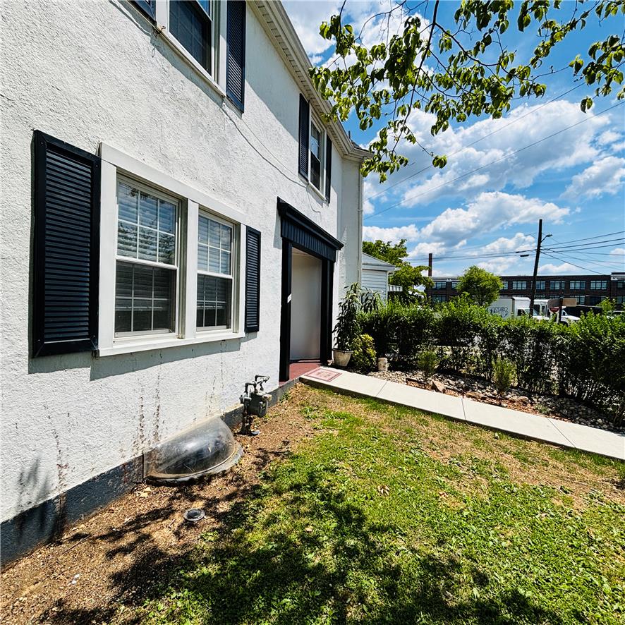 551 Park Property Photo 14