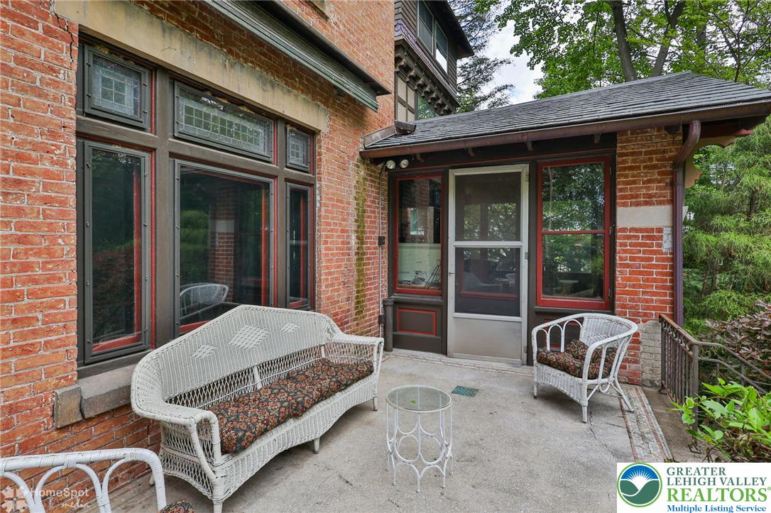616 2nd Street Property Photo 10