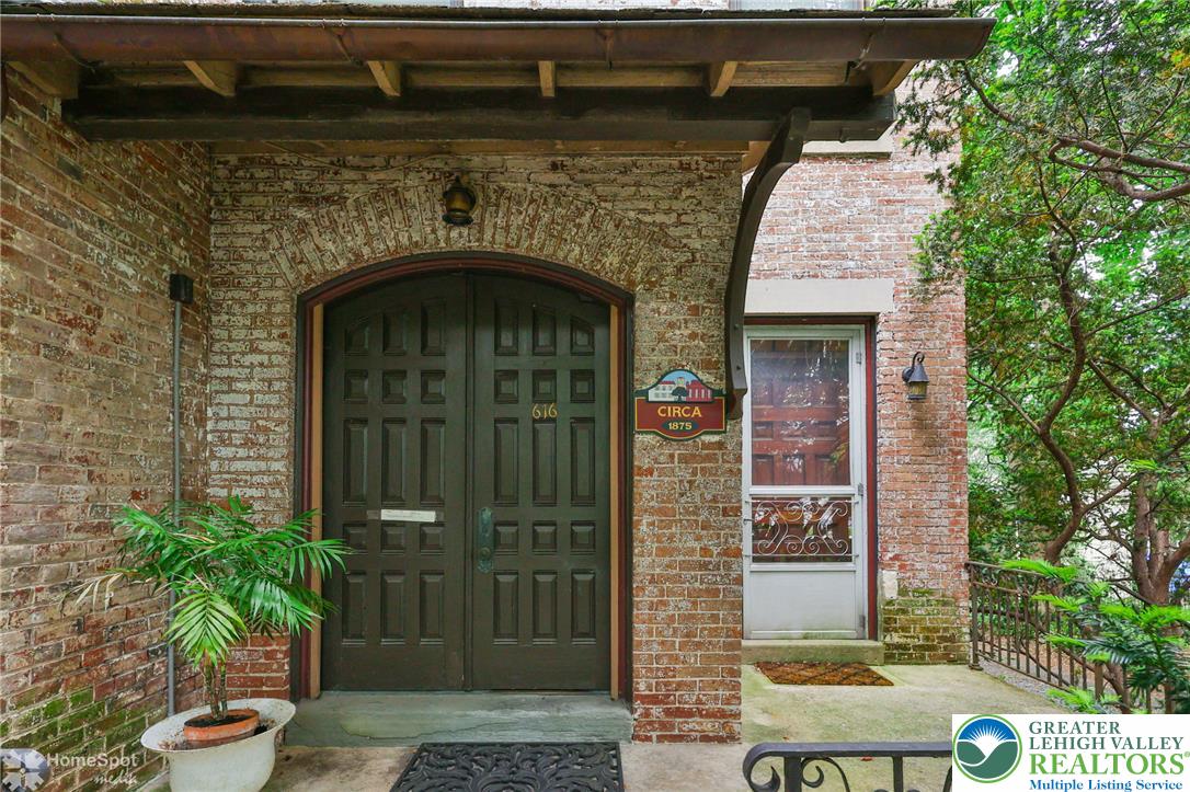616 2nd Street Property Photo 12
