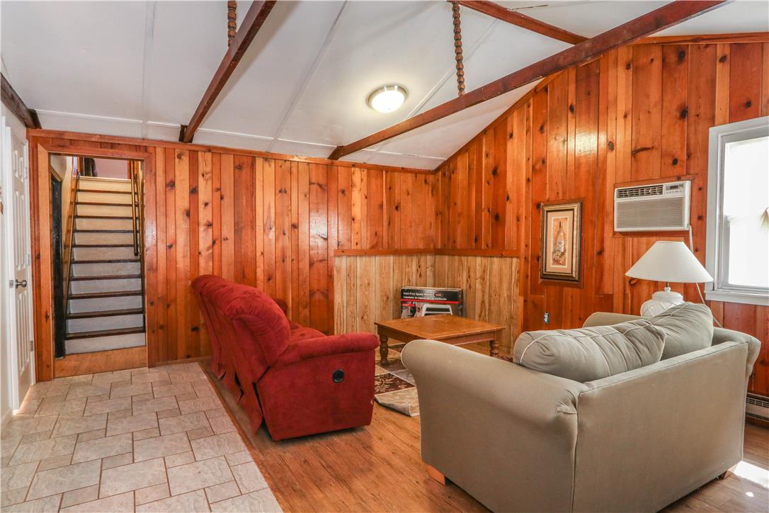 107 Royal Lane Property Photo 5