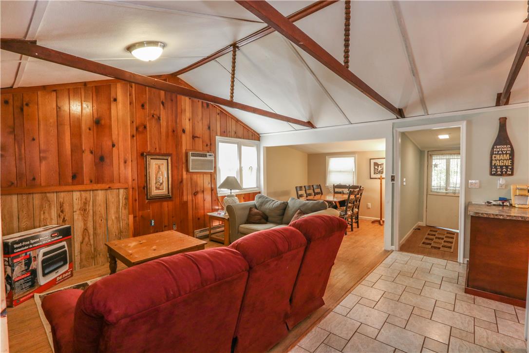 107 Royal Lane Property Photo 7