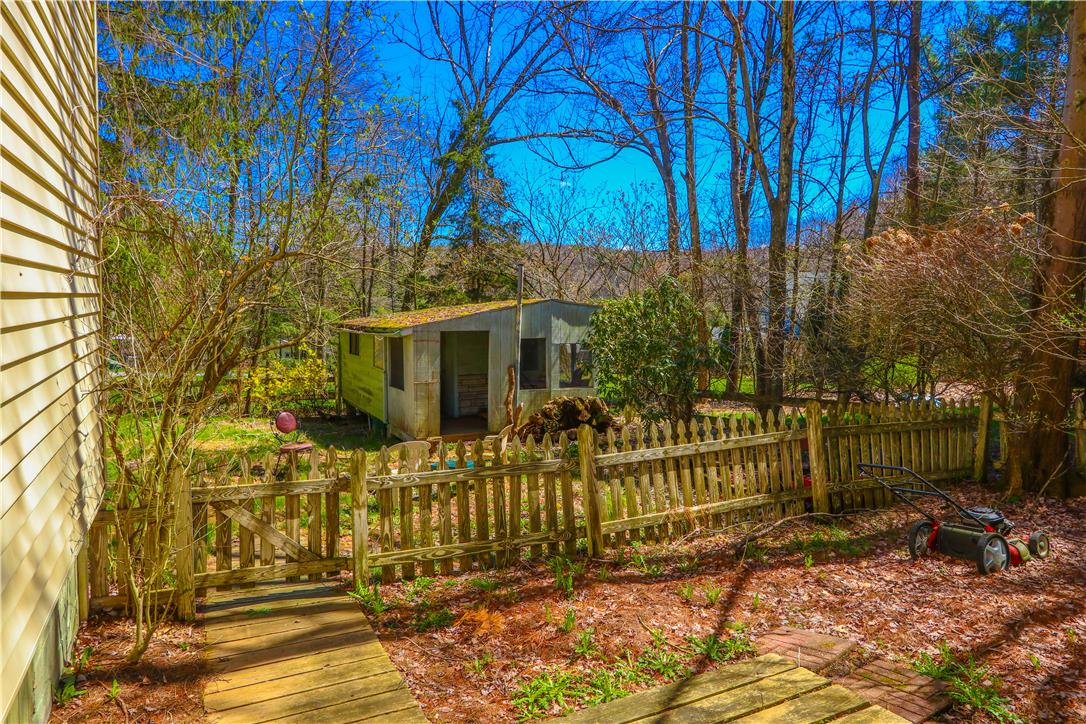 107 Royal Lane Property Photo 27