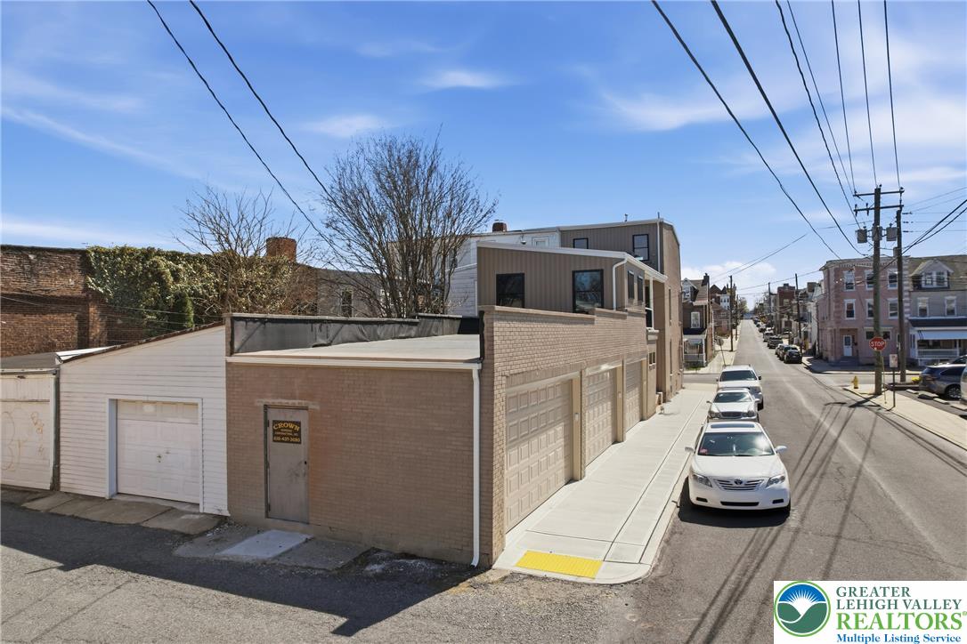 1425 West Gordon Street 1 Property Photo 4