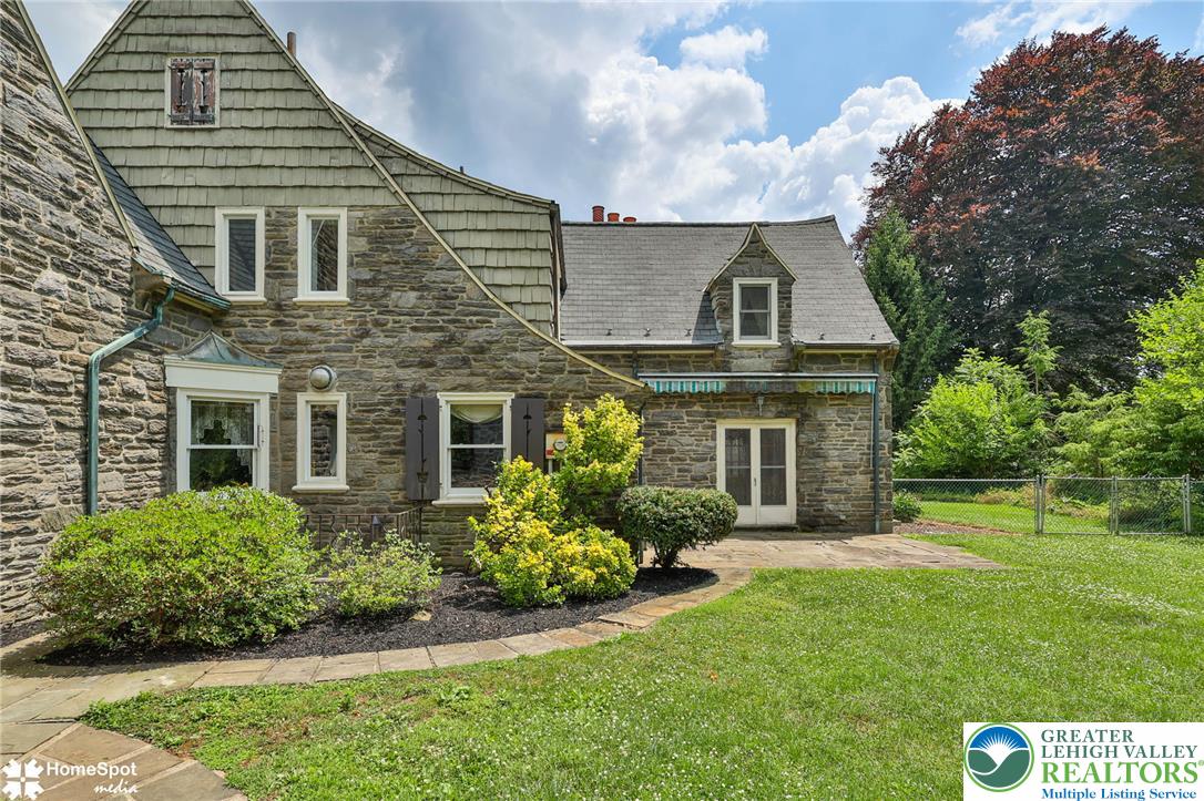 2835 Parkway Boulevard Property Photo 9