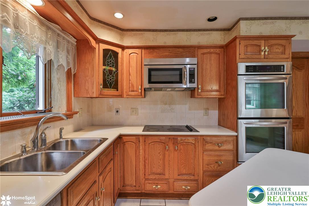 2835 Parkway Boulevard Property Photo 35