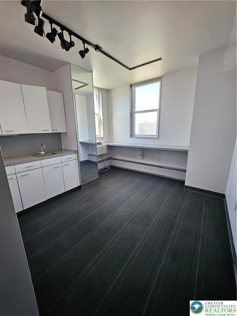 1600 Lehigh Parkway East Property Photo 15