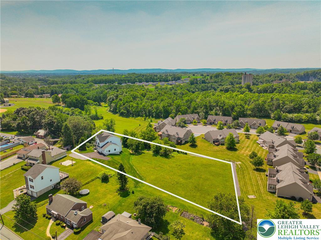 4740 Hillcrest Lane Property Photo 4