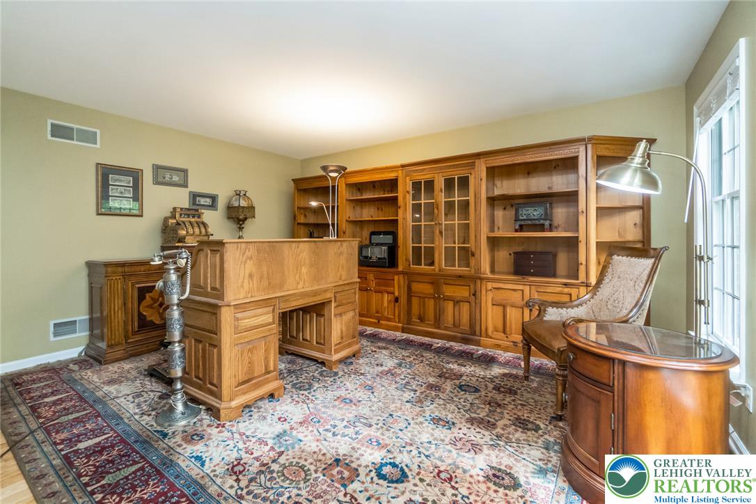 2165 Beechwood Street Property Photo 7