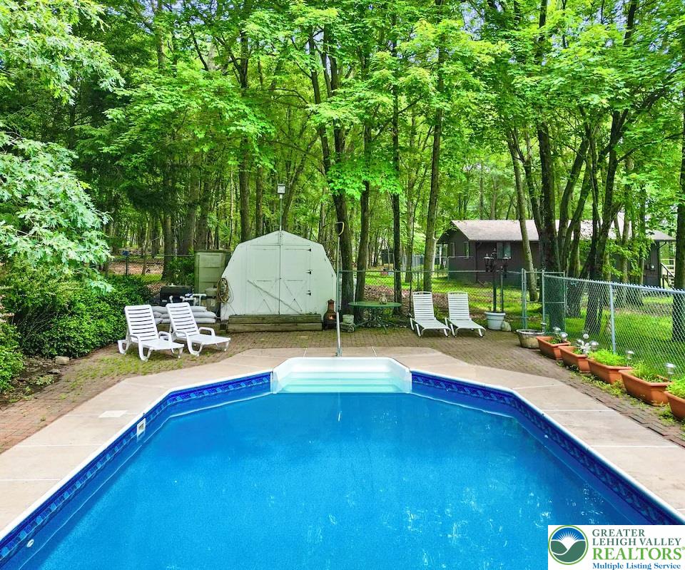 271 North Shore Drive Property Photo 4